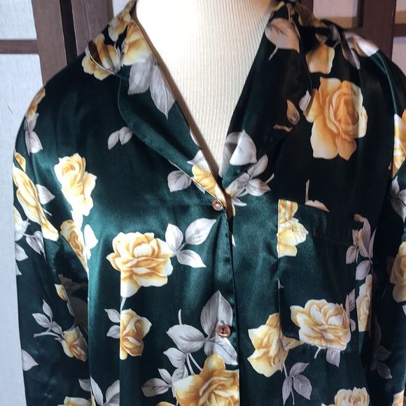 Victoria's Secret Green Floral Satiny Sleep Shirt Button Down Long Sleeve Size M - Picture 1 of 14